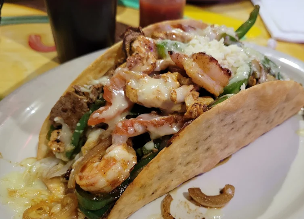 Mariachi Loco interior